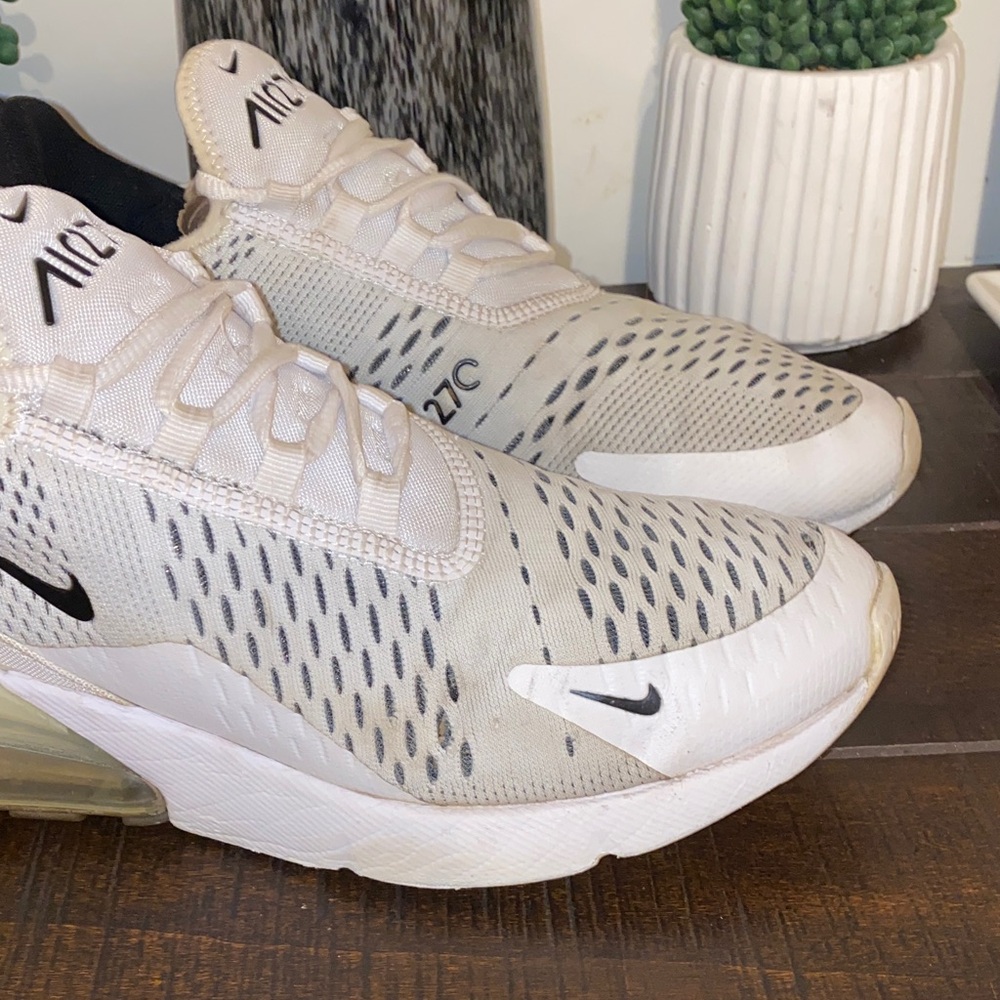 3/$60 Nike Air Max 270 White & Black Sneakers Size 9 - Picture 3 of 16